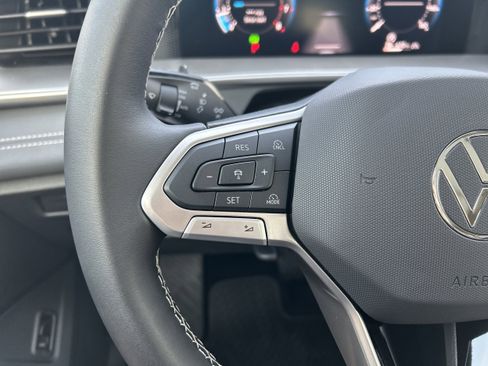 New 2025 Volkswagen Tiguan SE image 13