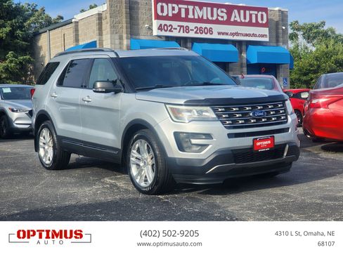 Used 2017 Ford Explorer XLT w/ Equipment Group 202A image 1