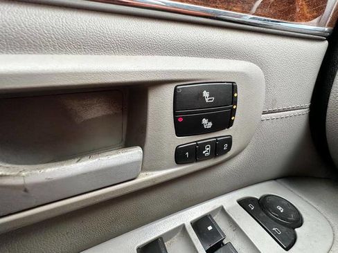Used 2009 Cadillac SRX AWD w/ Third Row Seating Package image 37