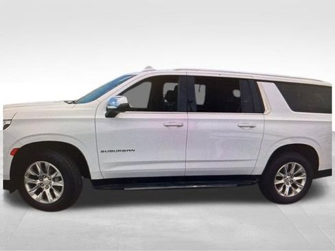Used 2023 Chevrolet Suburban Premier AWD/4WD image 8