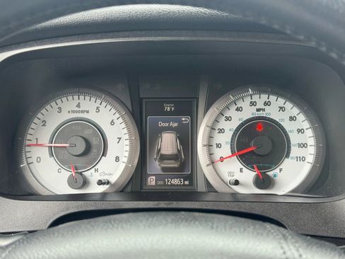 Used 2019 Toyota Sienna SE image 16