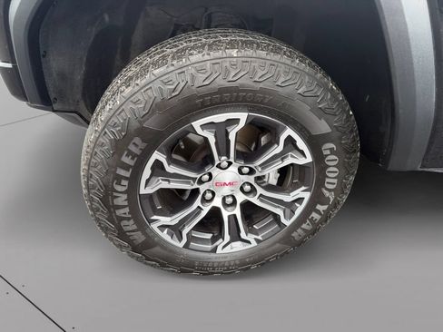 Used 2024 GMC Canyon AT4 w/ Technology Package AWD/4WD image 9