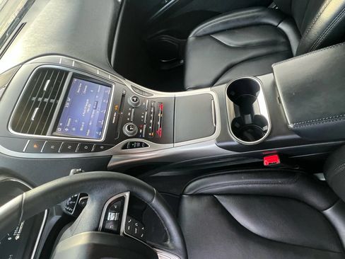 Used 2019 Lincoln Nautilus Premier AWD/4WD image 27