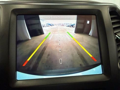 Used 2019 Jeep Cherokee Trailhawk w/ Cold Weather Group image 19