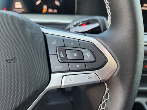 New 2025 Volkswagen Tiguan SE image 17