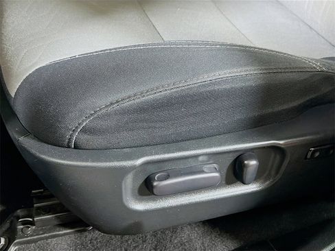 Certified 2022 Toyota Tacoma TRD Off-Road image 18