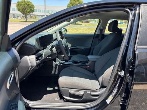 Used 2025 Kia K4 FWD image 25