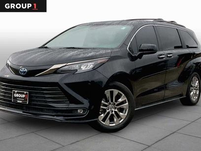 Used 2024 Toyota Sienna XLE Woodland Edition