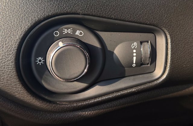 Used 2020 Jeep Renegade Sport FWD image 34
