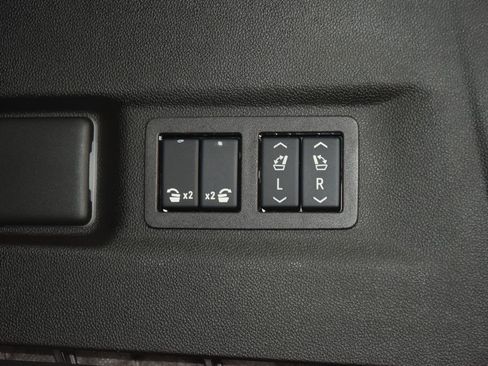 Used 2024 Chevrolet Suburban Z71 w/ Off-Road Capability Package AWD/4WD image 24