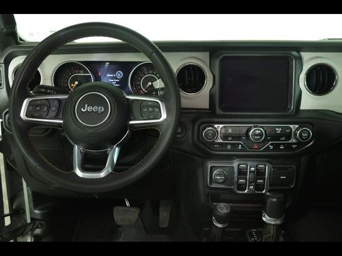 Used 2023 Jeep Gladiator Overland AWD/4WD image 15