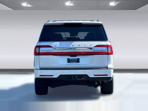 Used 2018 Lincoln Navigator L Reserve w/ Technology Package image 9