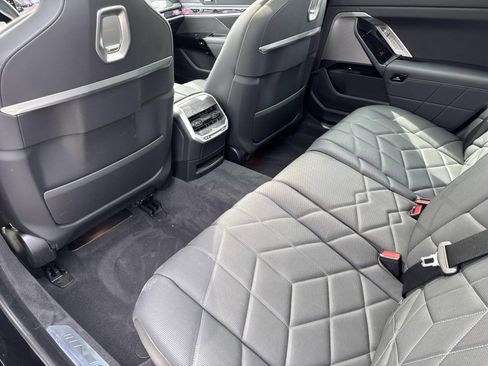 Certified 2023 BMW 760i xDrive w/ Luxury Rear Seating Package image 15