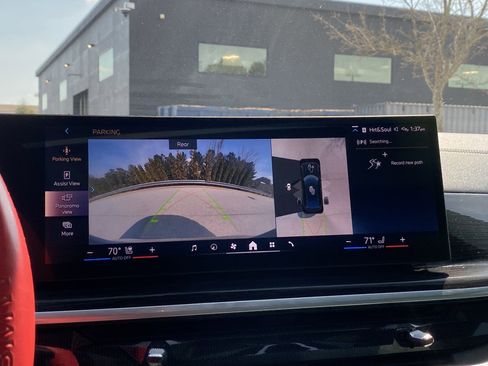 Used 2024 BMW X6 xDrive40i w/ M Sport Professional Package image 27