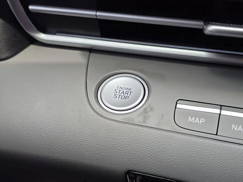 Used 2024 Hyundai Elantra SEL FWD image 39