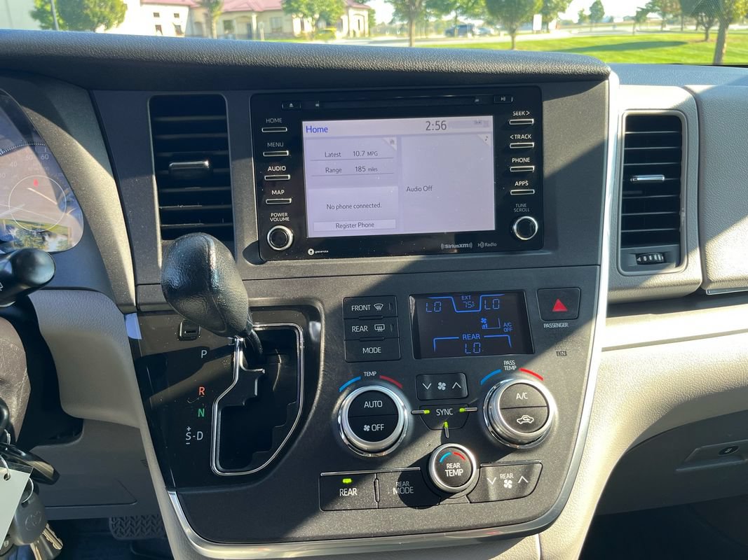 Used 2019 Toyota Sienna LE FWD image 18