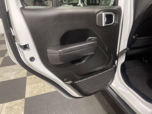 Used 2024 Jeep Wrangler Unlimited Rubicon image 15