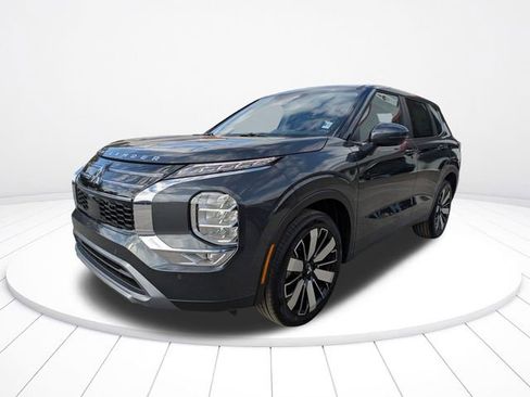 New 2026 Mitsubishi Outlander SE image 8