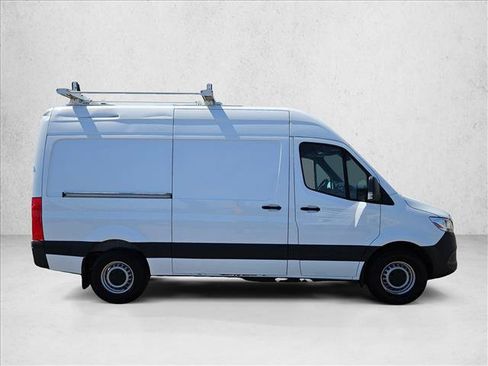 Used 2022 Mercedes-Benz Sprinter 2500 image 4