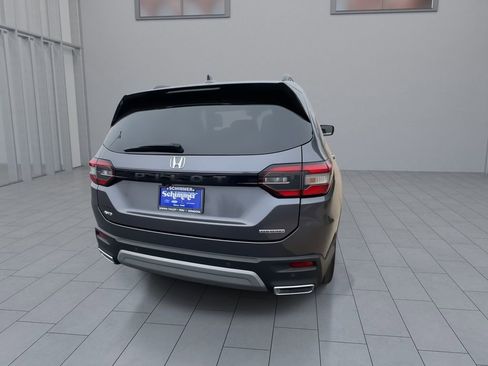 Used 2023 Honda Pilot Touring image 8