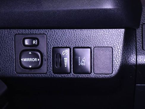 Used 2018 Toyota RAV4 LE FWD image 22
