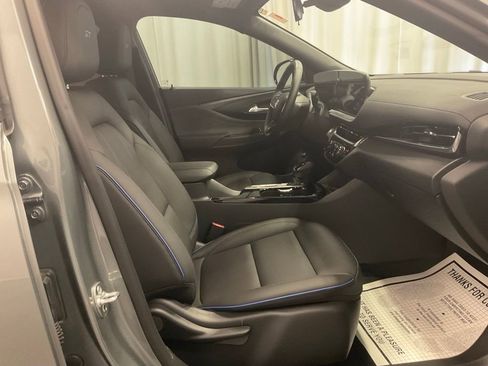 Used 2025 Buick Envista Sport Touring w/ Convenience I Package FWD image 31