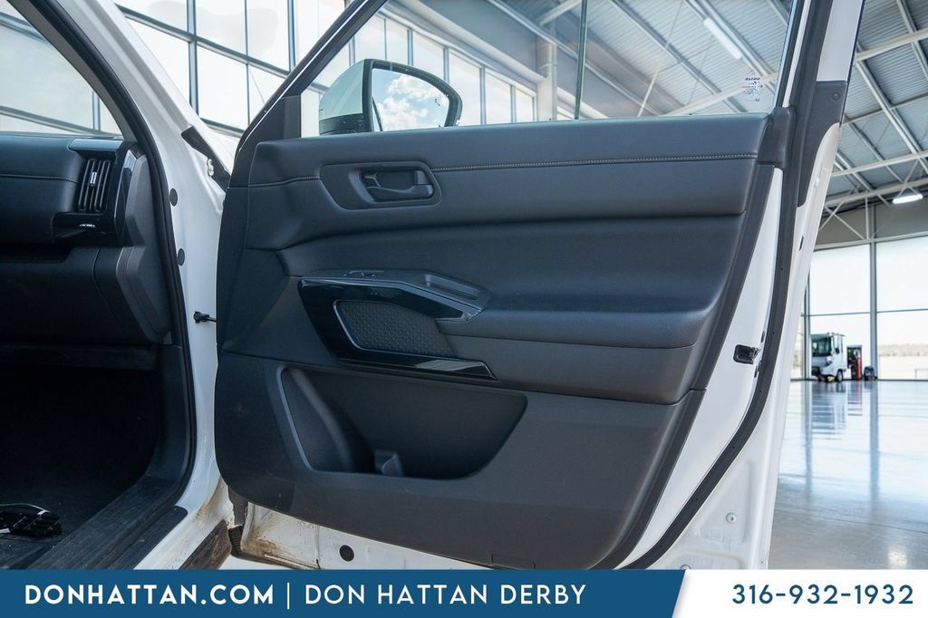 Used 2024 Nissan Pathfinder SV AWD/4WD image 26