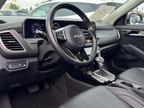 Used 2024 Kia Seltos EX image 15