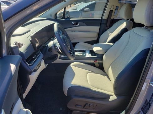 New 2026 Kia Carnival EX image 22