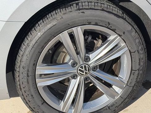 Used 2024 Volkswagen Jetta SE image 10