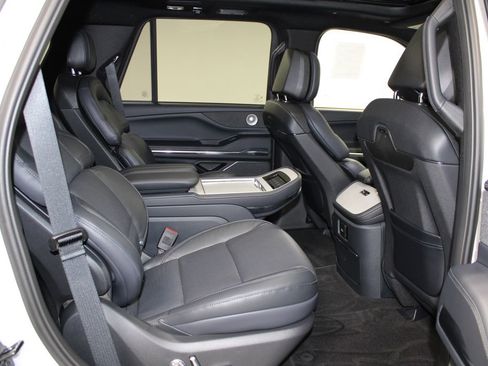 New 2025 Lincoln Navigator Reserve w/ Jet Appearance Package image 35