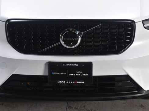 Used 2023 Volvo XC40 B5 Ultimate w/ Protection Package Premier AWD/4WD image 9