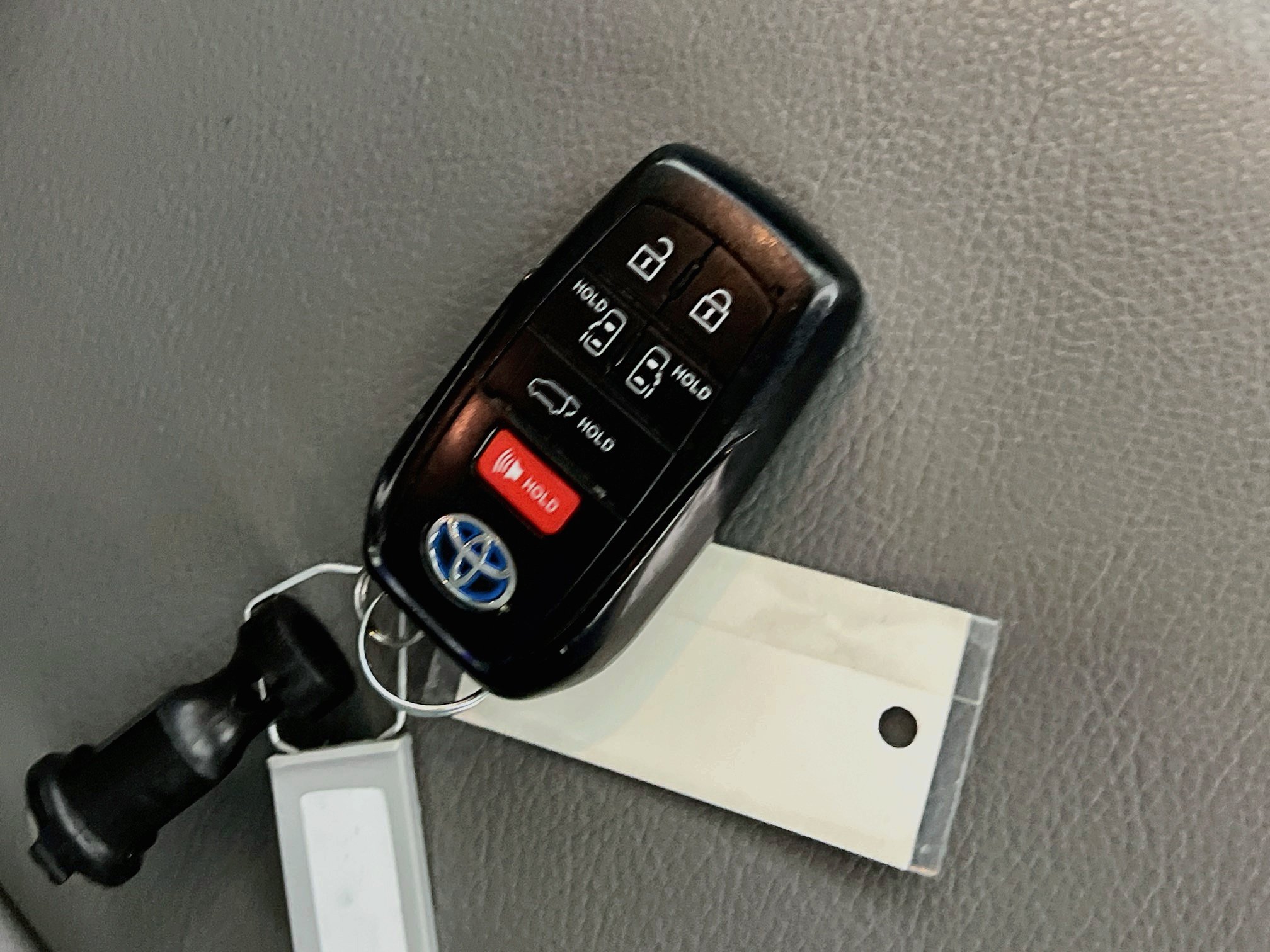 Used 2025 Toyota Sienna XLE FWD image 36