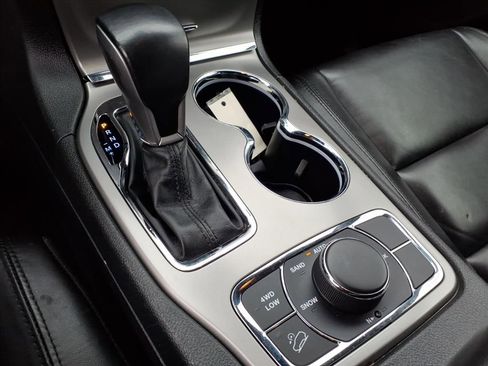 Used 2022 Jeep Grand Cherokee Limited image 9