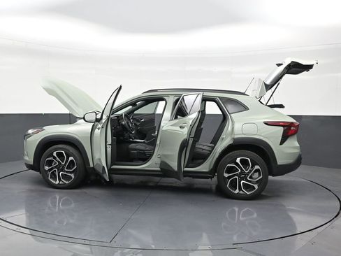 Used 2024 Chevrolet Trax RS w/ Sunroof Package FWD image 30