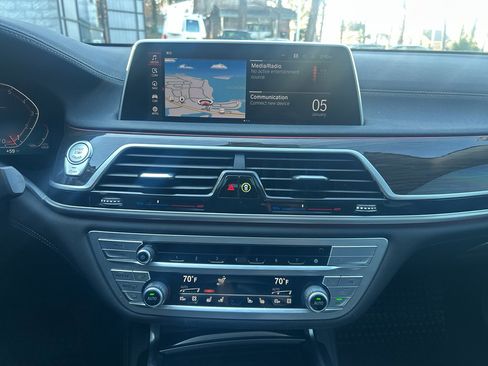 Used 2022 BMW 740i xDrive w/ Premium Package image 19