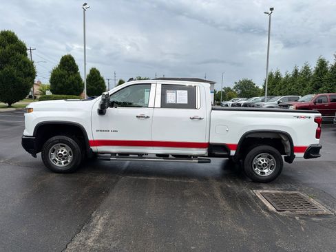 Used 2024 Chevrolet Silverado 2500 W/T AWD/4WD image 2
