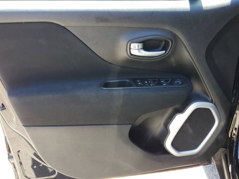 Used 2020 Jeep Renegade Latitude image 17