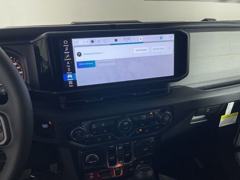 New 2025 Jeep Gladiator Willys image 13