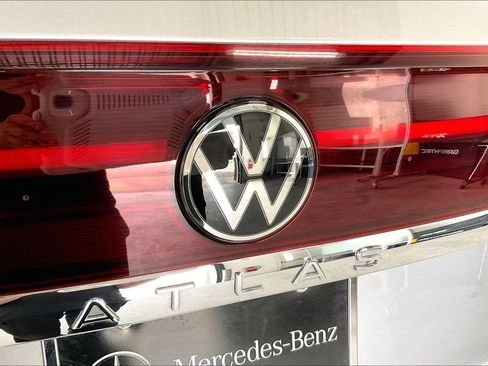 Used 2024 Volkswagen Atlas Cross Sport SEL Premium R-Line image 31