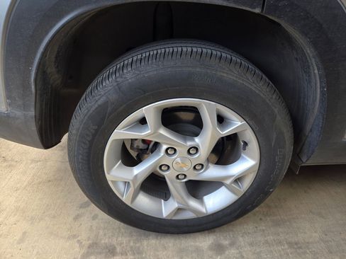 Used 2025 Chevrolet Trax LS w/ LS Convenience Package FWD image 10