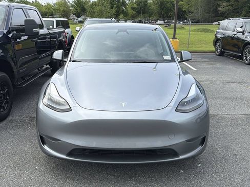 Used 2024 Tesla Model Y Long Range AWD/4WD image 2