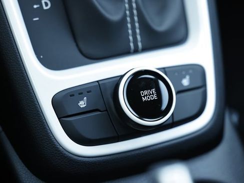 New 2025 Hyundai Venue Limited image 17