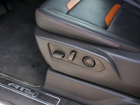 Used 2025 GMC Sierra 1500 AT4 image 11