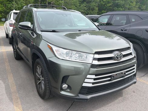 Used 2019 Toyota Highlander XLE AWD/4WD image 3