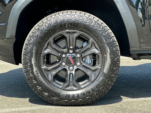 New 2025 GMC Canyon Elevation w/ Convenience Package image 26