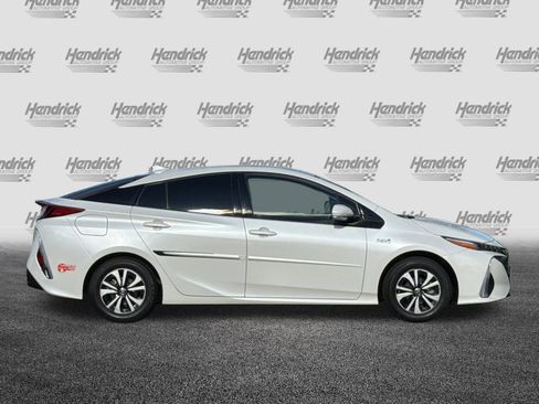 Used 2017 Toyota Prius Prime Premium image 3