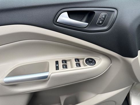 Used 2018 Ford Escape SE w/ Ford Safe & Smart Package FWD image 13