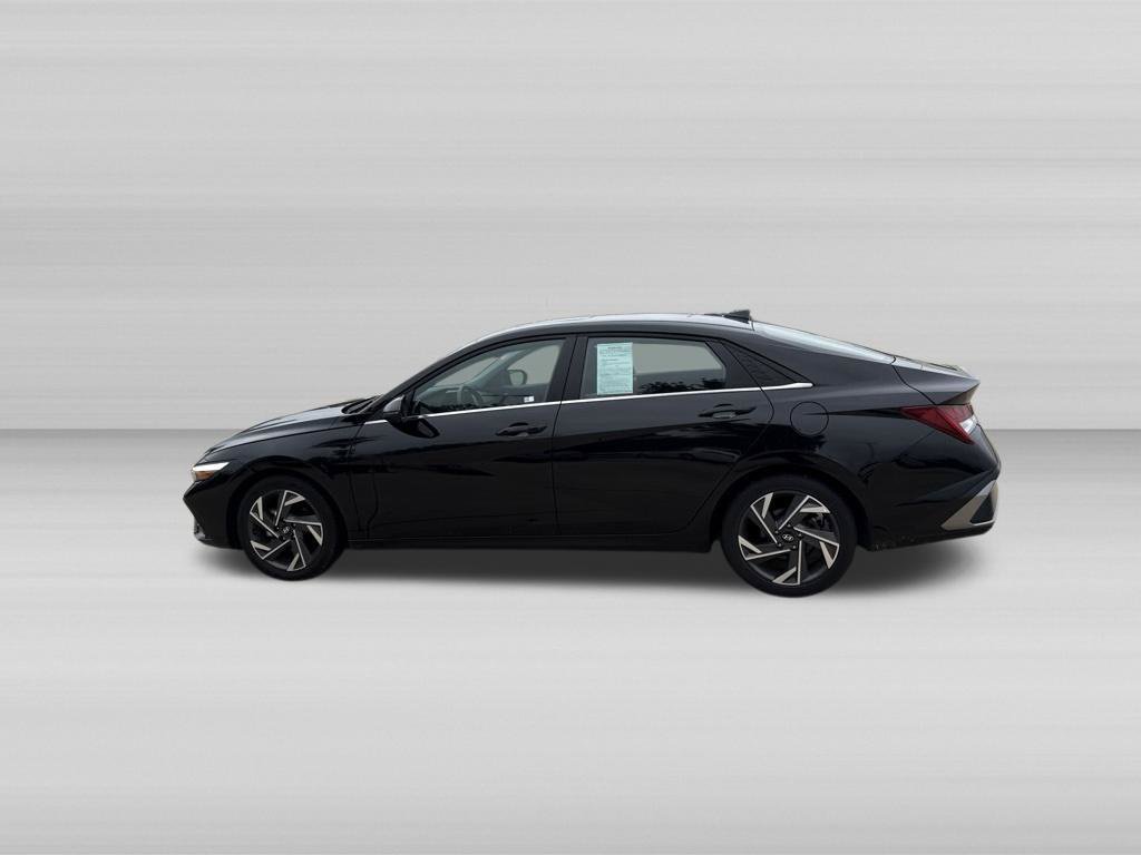 Used 2025 Hyundai Elantra Limited FWD image 9