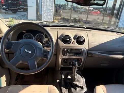 Used 2005 Jeep Liberty Renegade w/ Luxury Group AWD/4WD image 15